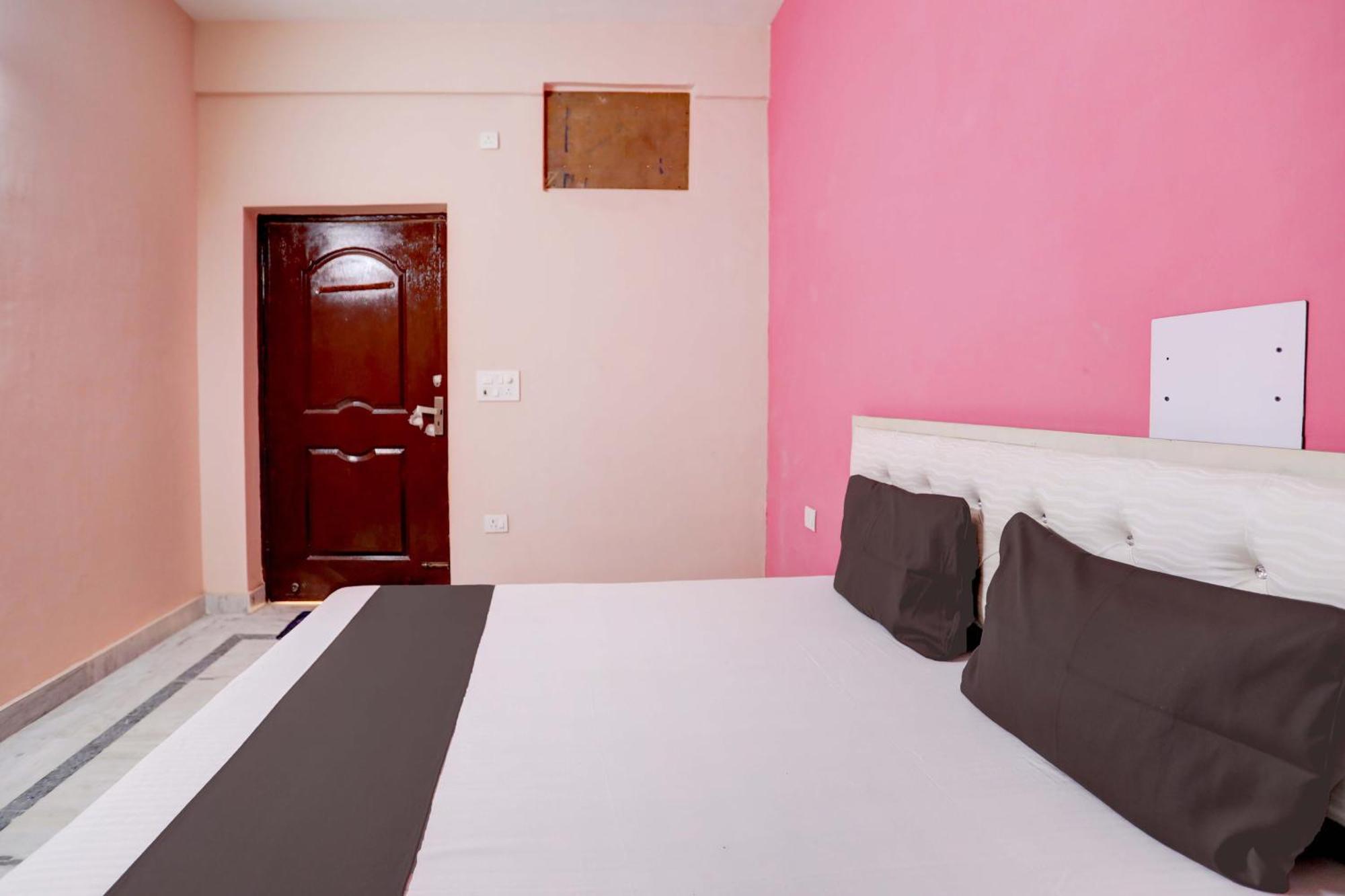 Hotel O Tilak Hotel 24 Sector 27 Near By Vinayak Hospital Gali No-6 نويدا المظهر الخارجي الصورة