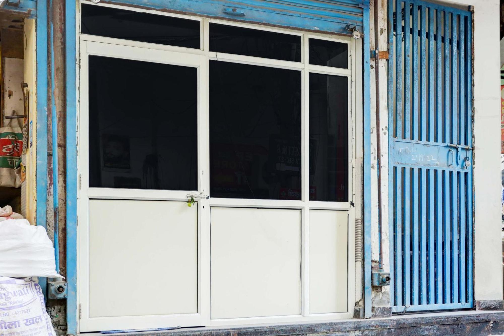 Hotel O Tilak Hotel 24 Sector 27 Near By Vinayak Hospital Gali No-6 نويدا المظهر الخارجي الصورة