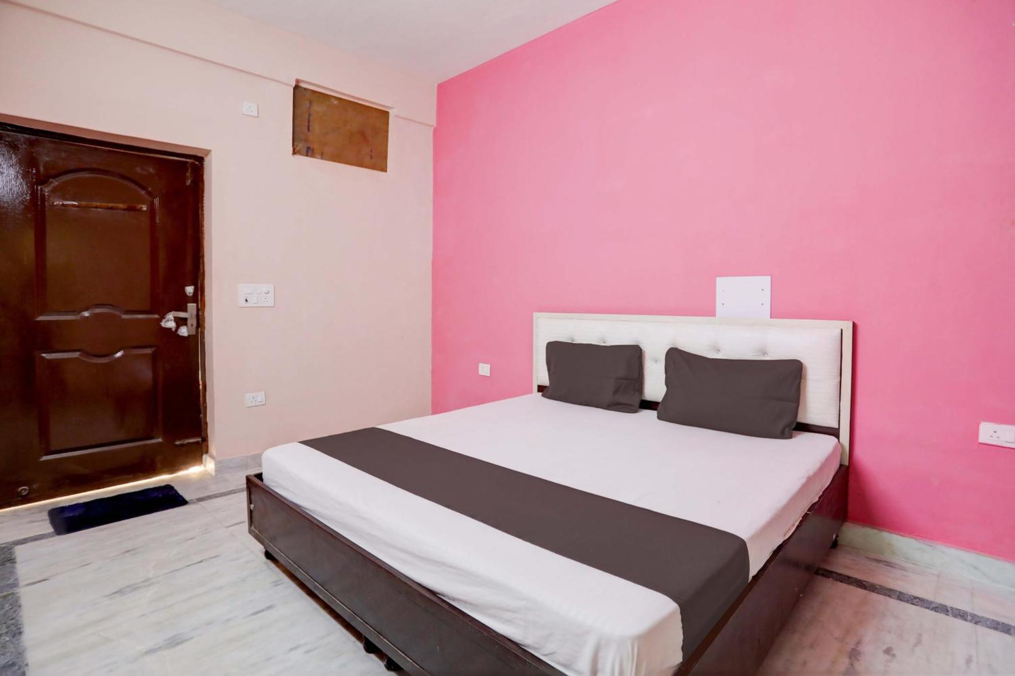 Hotel O Tilak Hotel 24 Sector 27 Near By Vinayak Hospital Gali No-6 نويدا المظهر الخارجي الصورة