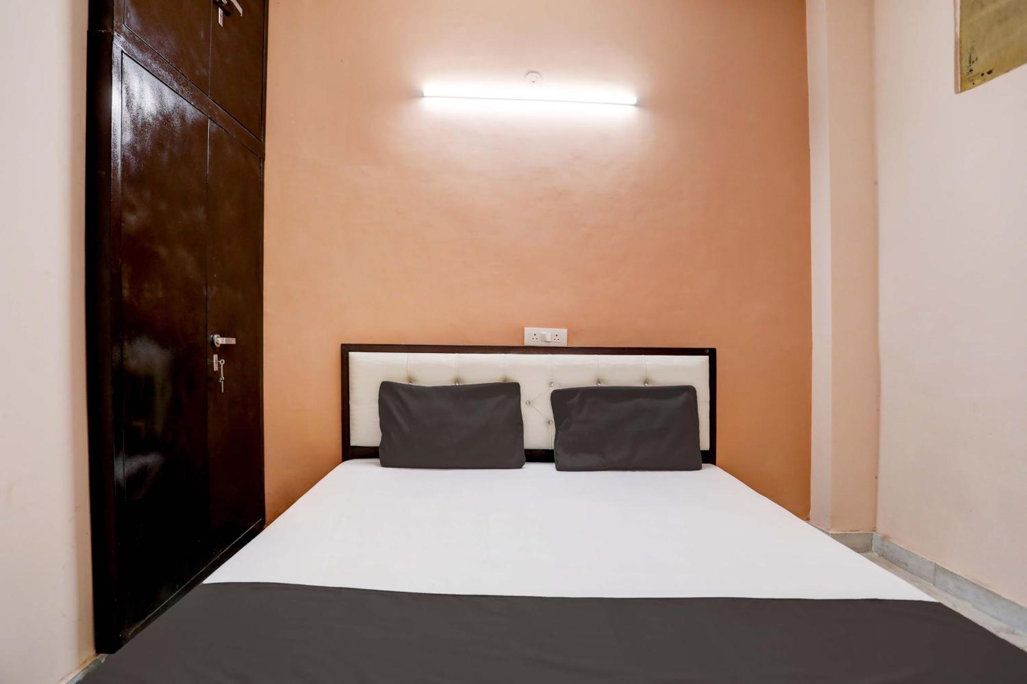 Hotel O Tilak Hotel 24 Sector 27 Near By Vinayak Hospital Gali No-6 نويدا المظهر الخارجي الصورة
