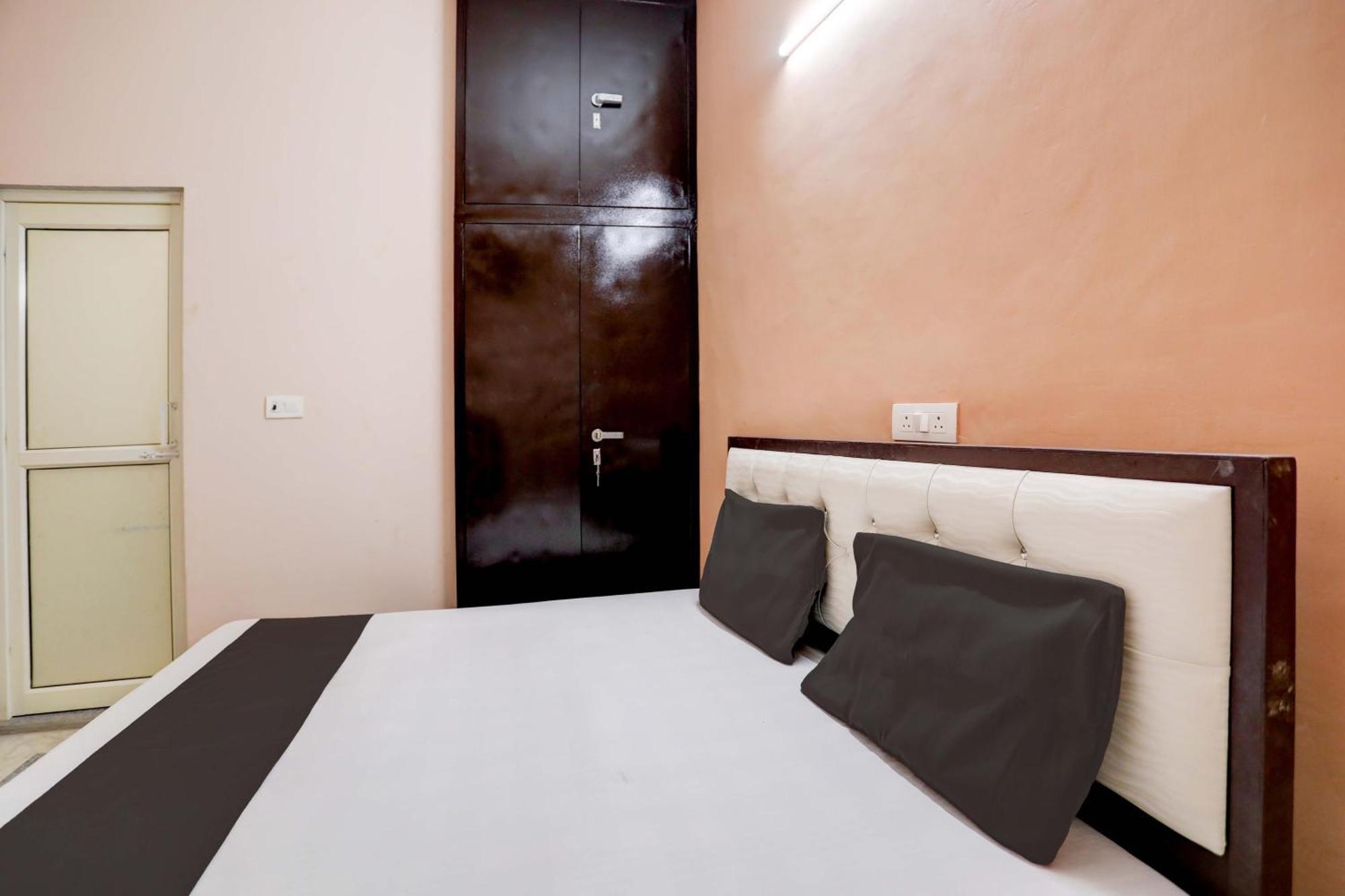 Hotel O Tilak Hotel 24 Sector 27 Near By Vinayak Hospital Gali No-6 نويدا المظهر الخارجي الصورة