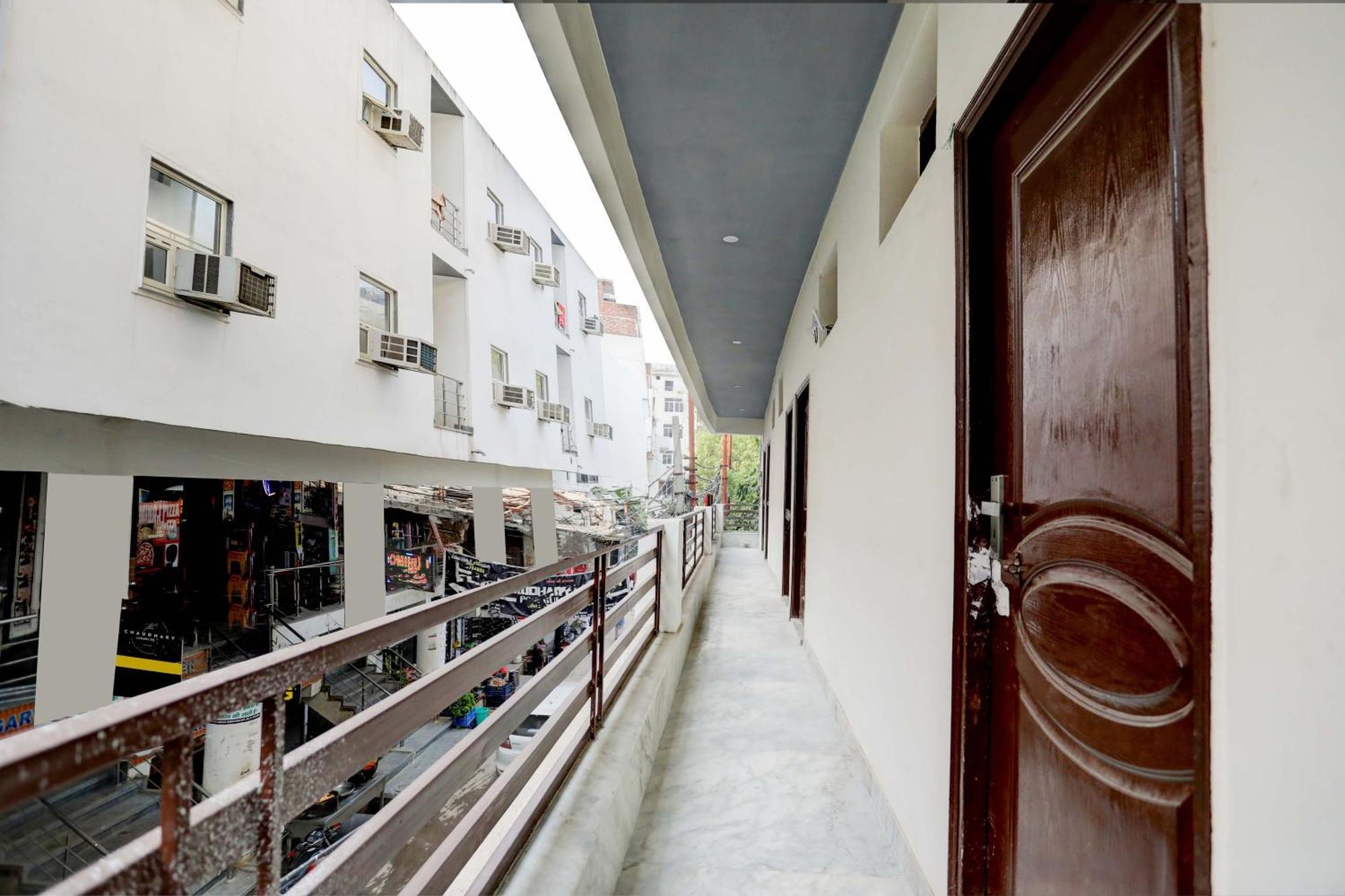 Hotel O Tilak Hotel 24 Sector 27 Near By Vinayak Hospital Gali No-6 نويدا المظهر الخارجي الصورة