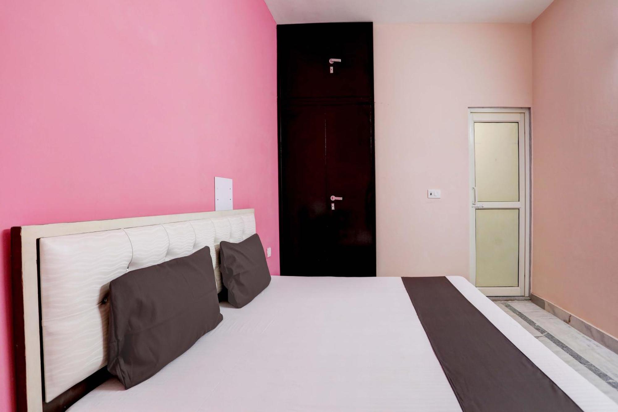 Hotel O Tilak Hotel 24 Sector 27 Near By Vinayak Hospital Gali No-6 نويدا المظهر الخارجي الصورة